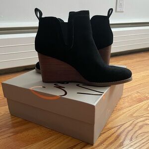 Crown Vintage Vectoria Bootie